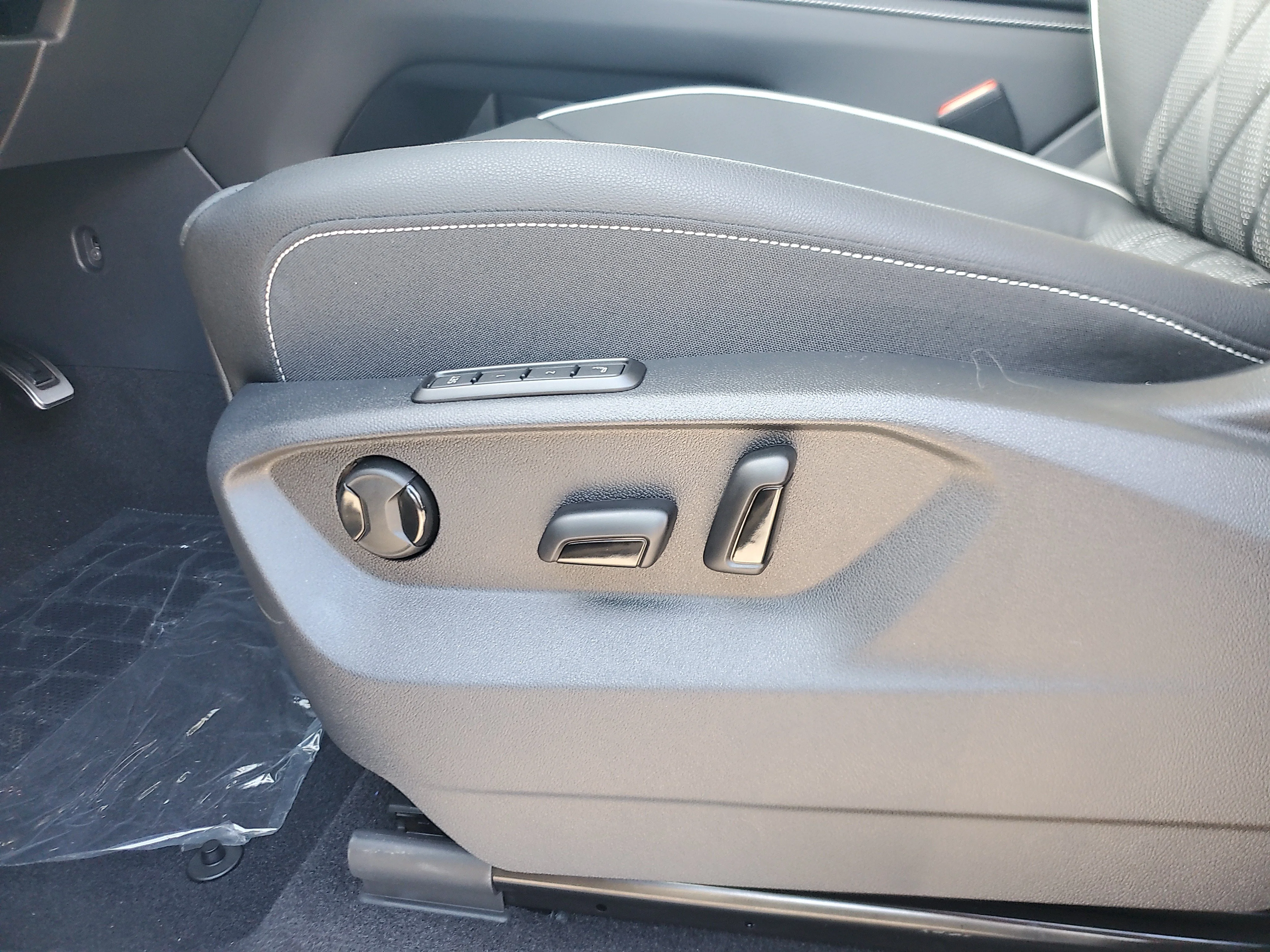 New 2026 Green Volkswagen 2.0T SEL Premium R-Line image 19