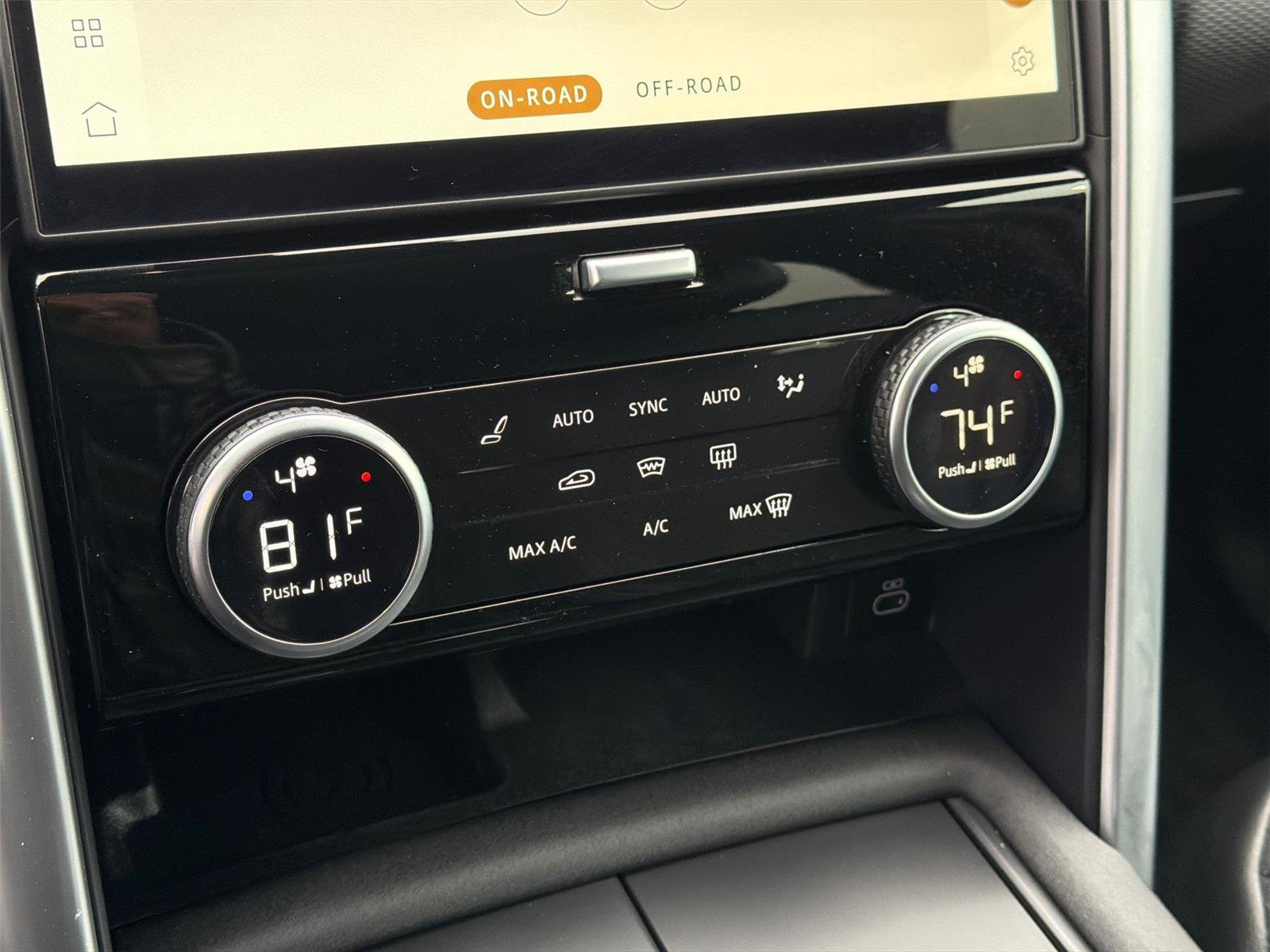 Used 2024 Fuji White Land Rover Dynamic SE image 20