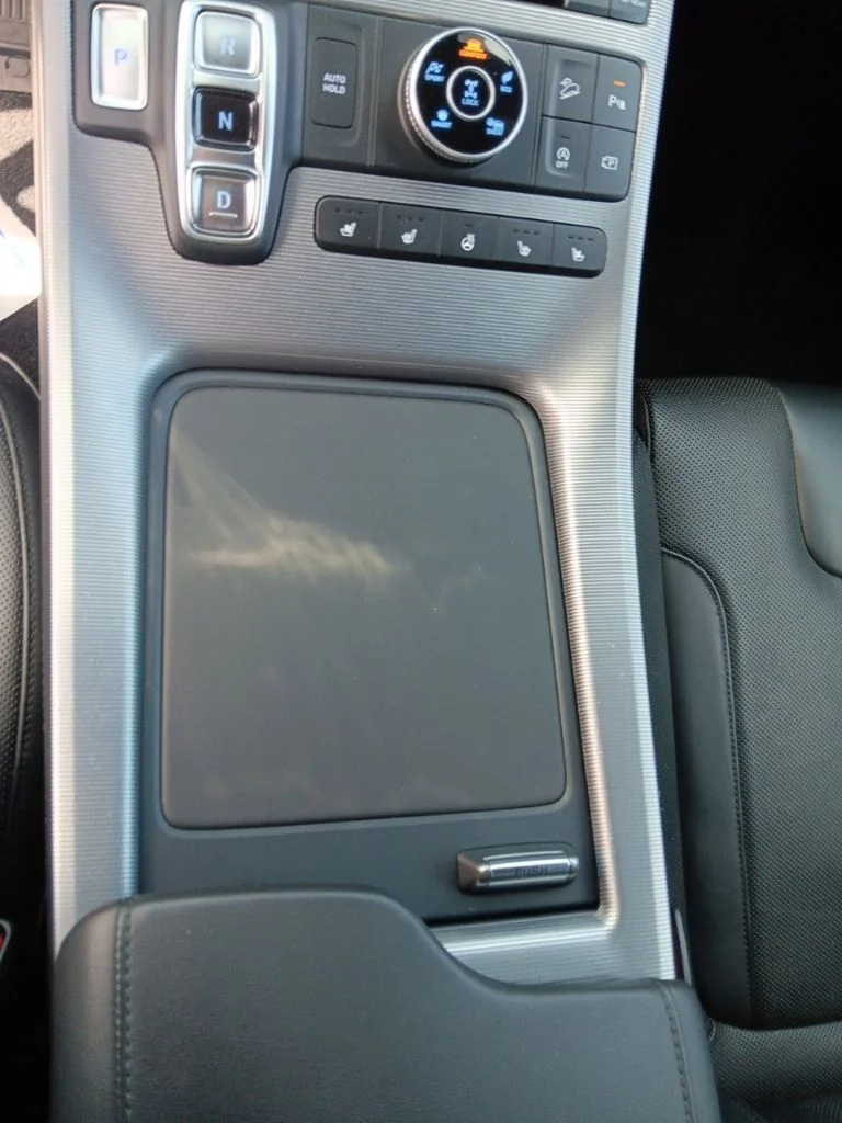 Used 2024 Robust Emerald Hyundai Calligraphy image 23