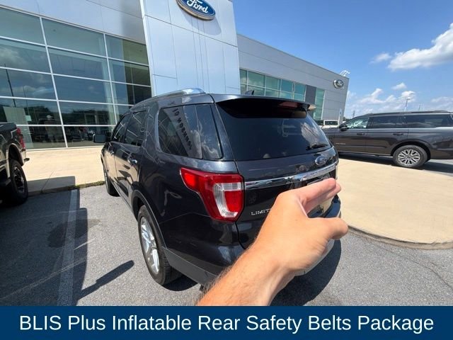 Used 2017  Ford Limited image 7