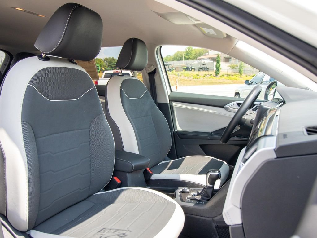 2025 Volkswagen Taos SE - Photo 19