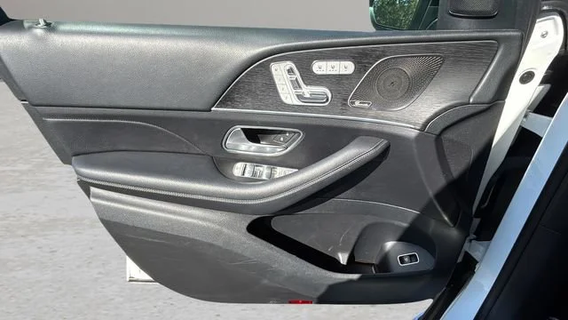 Used 2022 White Mercedes-Benz 4MATIC® image 17