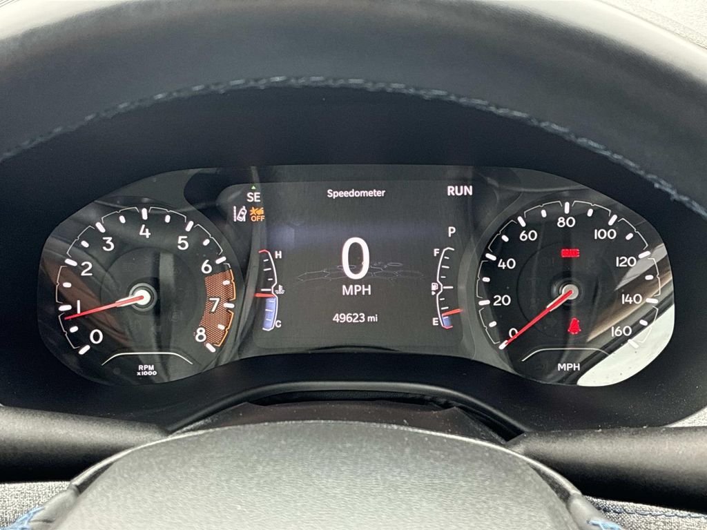 Used 2022 White Jeep Latitude image 27