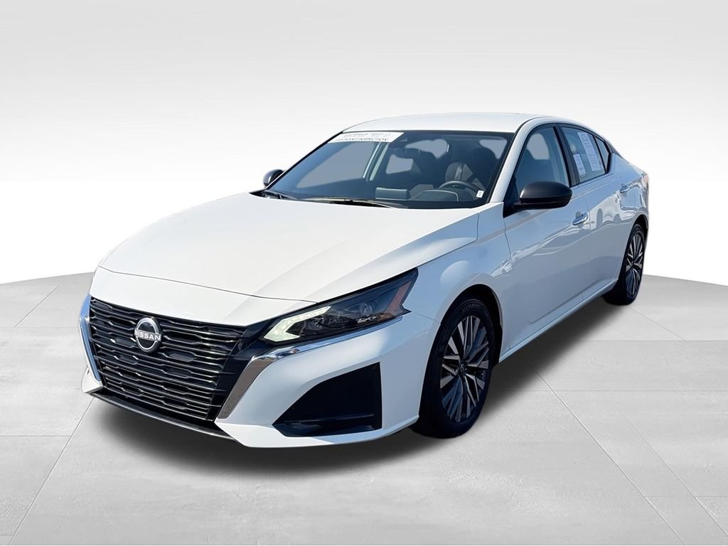 Used 2025 White Nissan 2.5 SV image 4