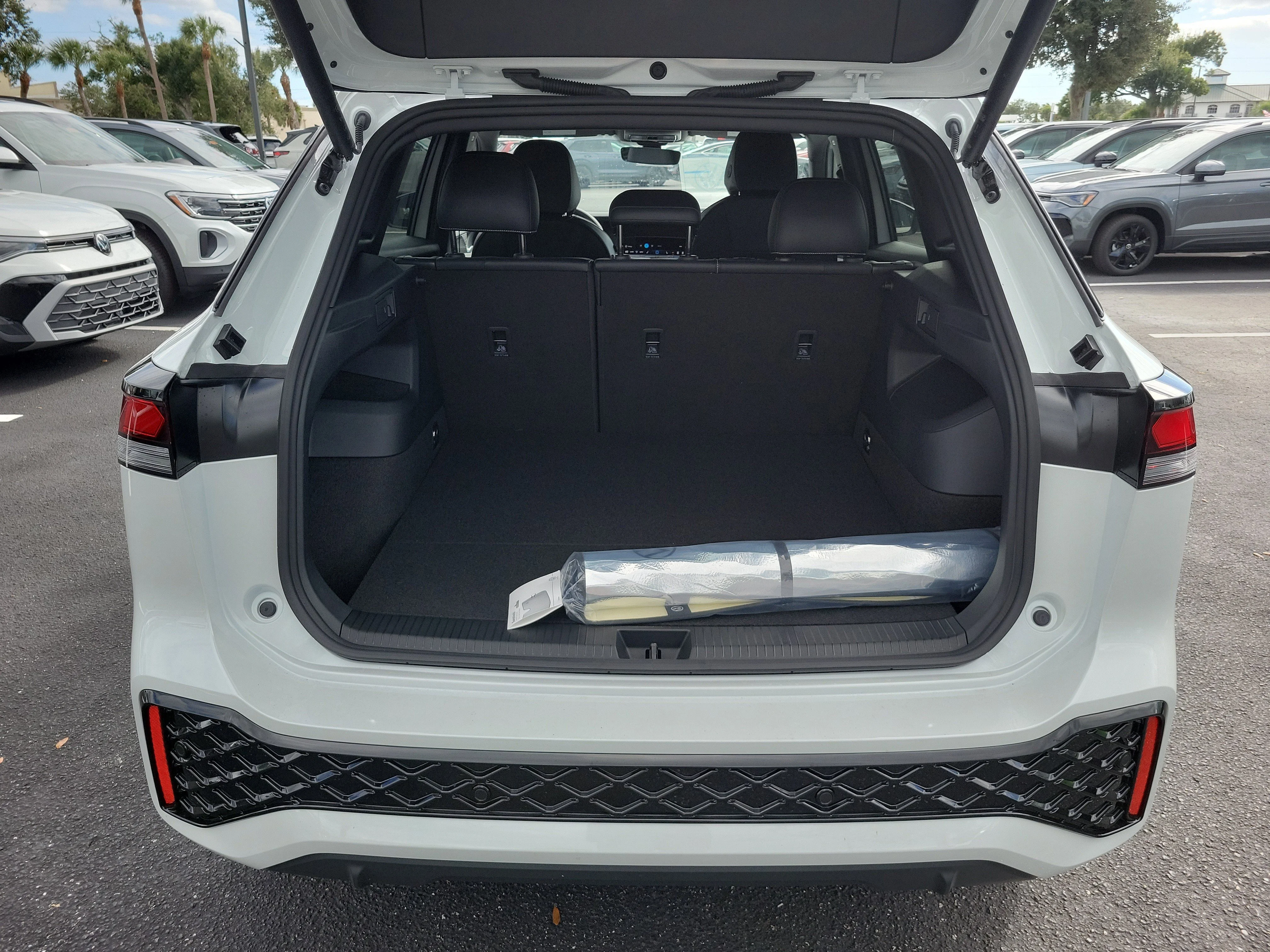2026 Volkswagen Tiguan SE R-LINE BLACK - Photo 13