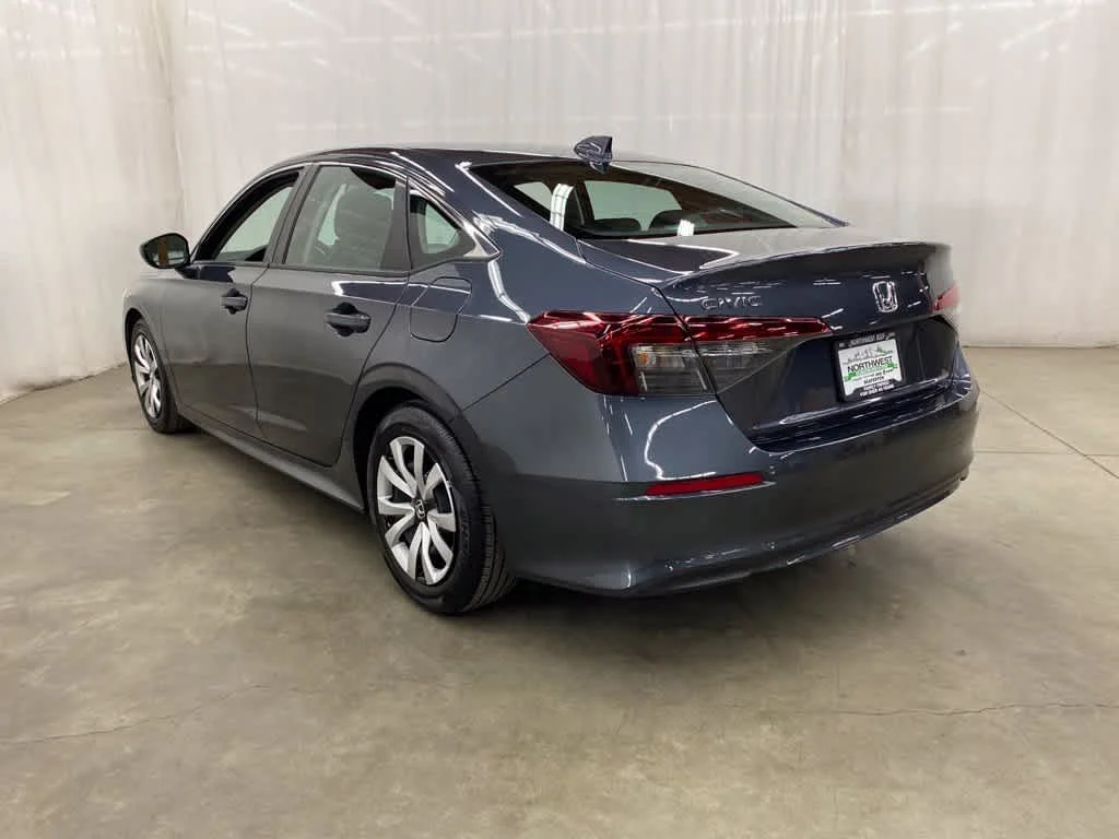 Used 2025  Honda LX image 4