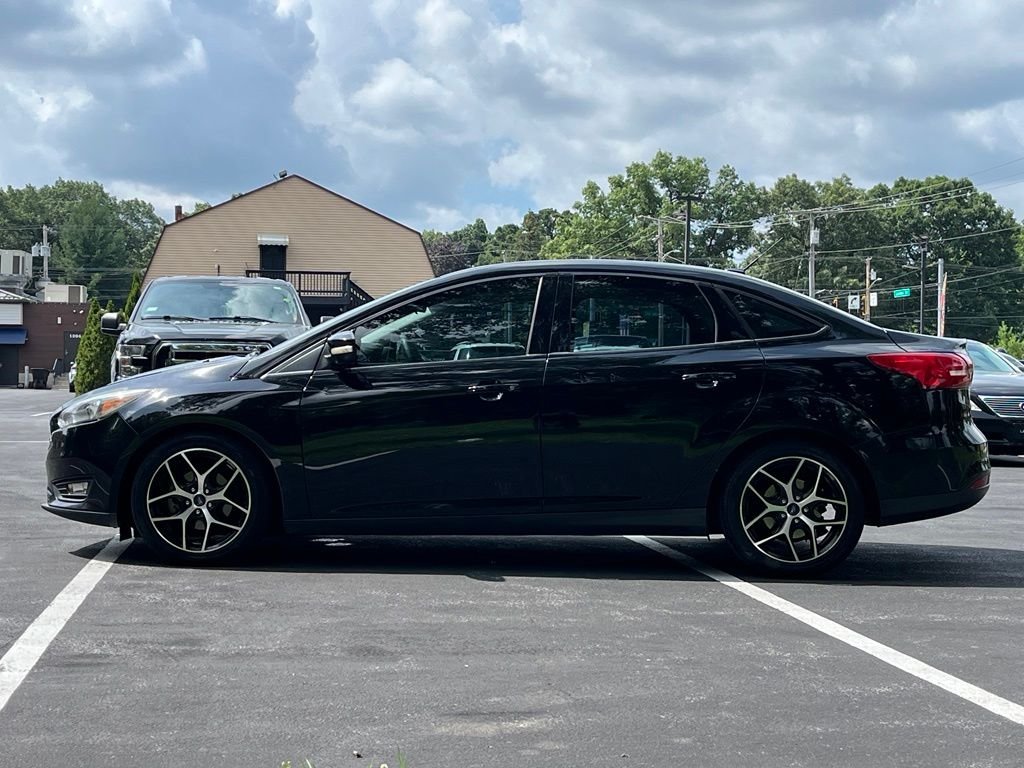 Used 2017 Black Ford SEL image 4
