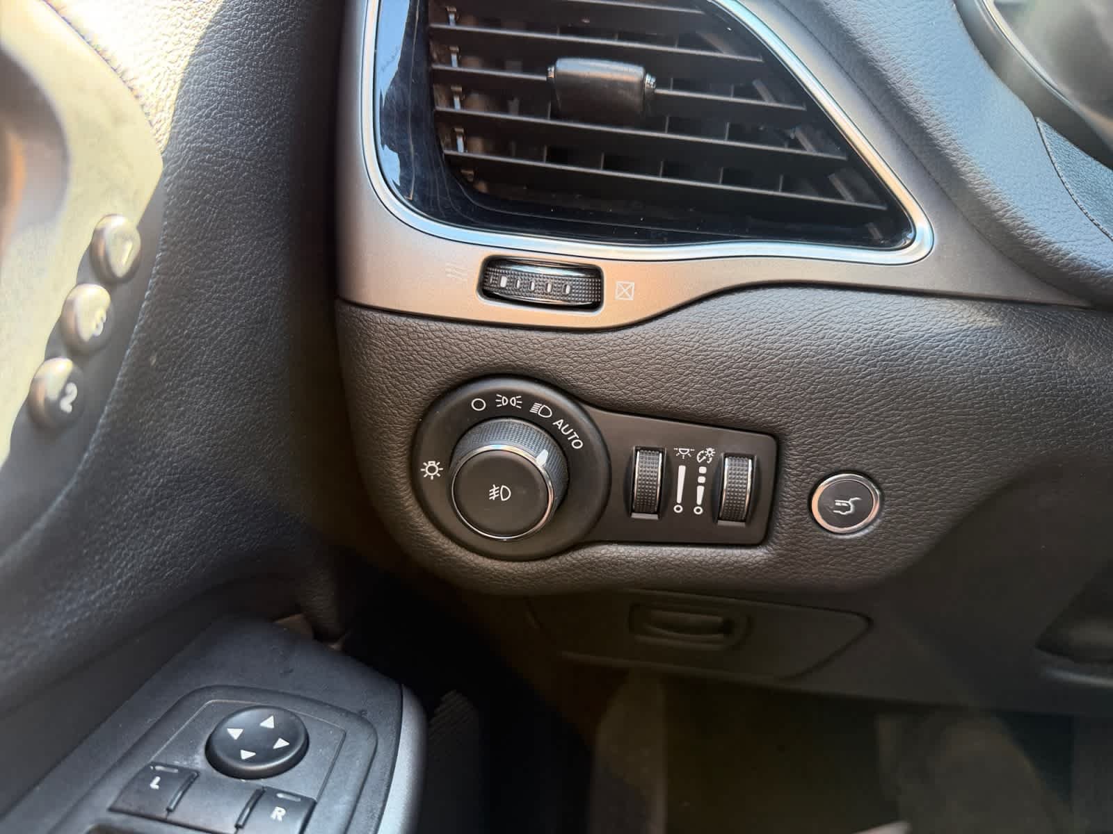 Used 2020 Bright White Clearcoat Jeep Limited image 36