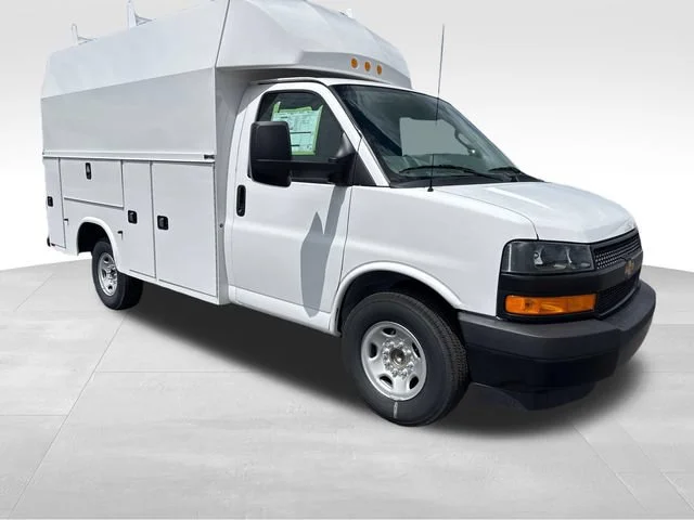 New 2026 Summit White Chevrolet 1WT image 7