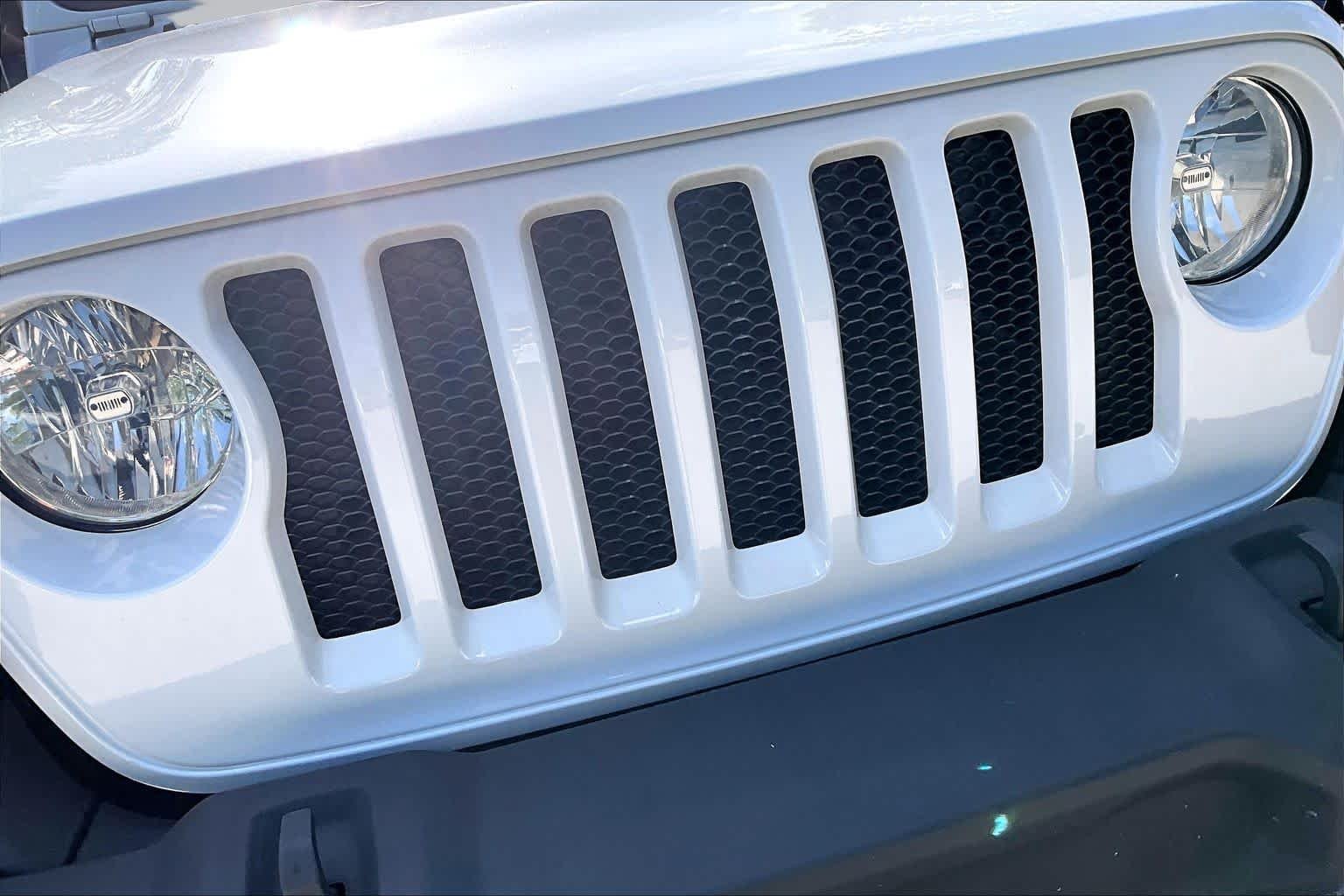 Used 2022 Bright White Clearcoat Jeep Sport image 29