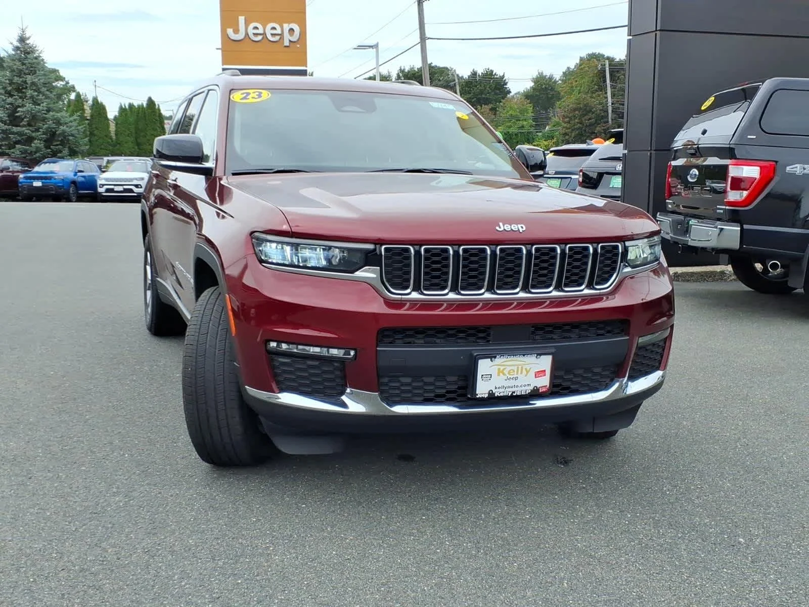 Used 2023 Velvet Red Pearlcoat Jeep Limited image 4