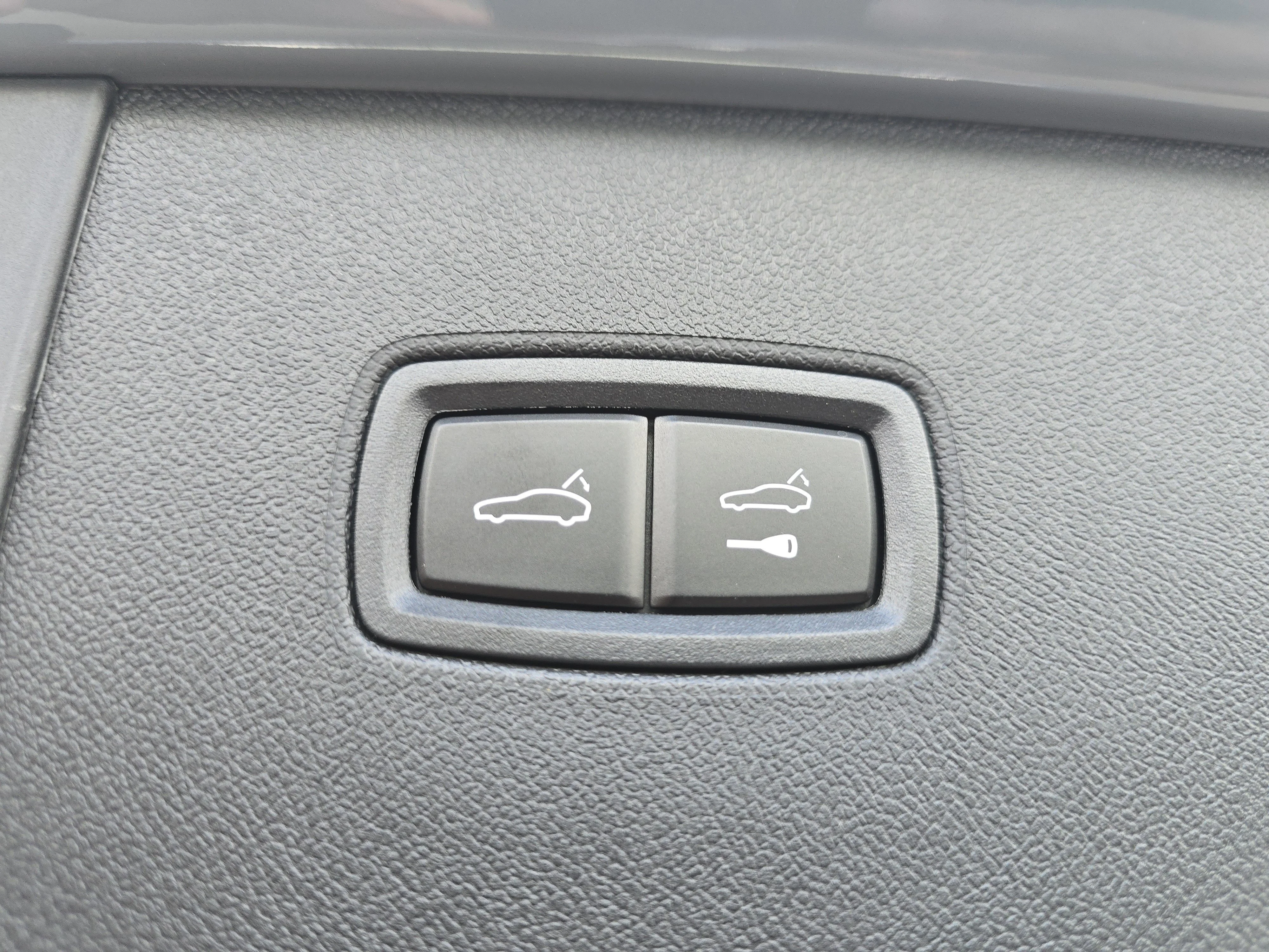 New 2026 Arctic Grey Porsche E-Hybrid image 16