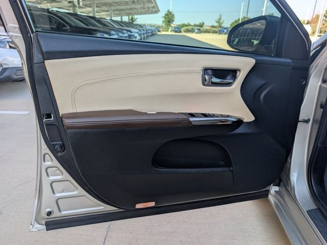 Used 2017  Toyota XLE image 21