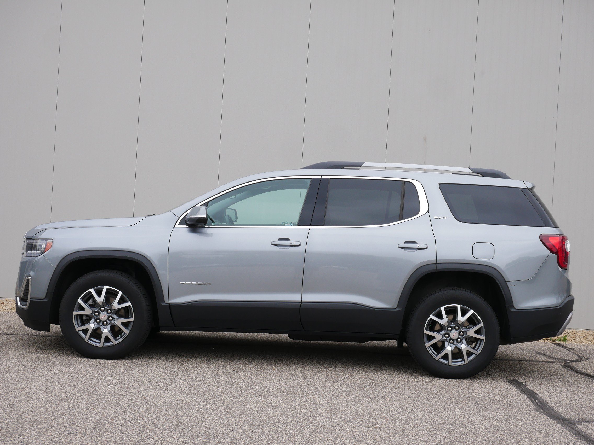 Used 2023 GMC Acadia SLT with VIN 1GKKNUL48PZ202675 for sale in Hastings, Minnesota