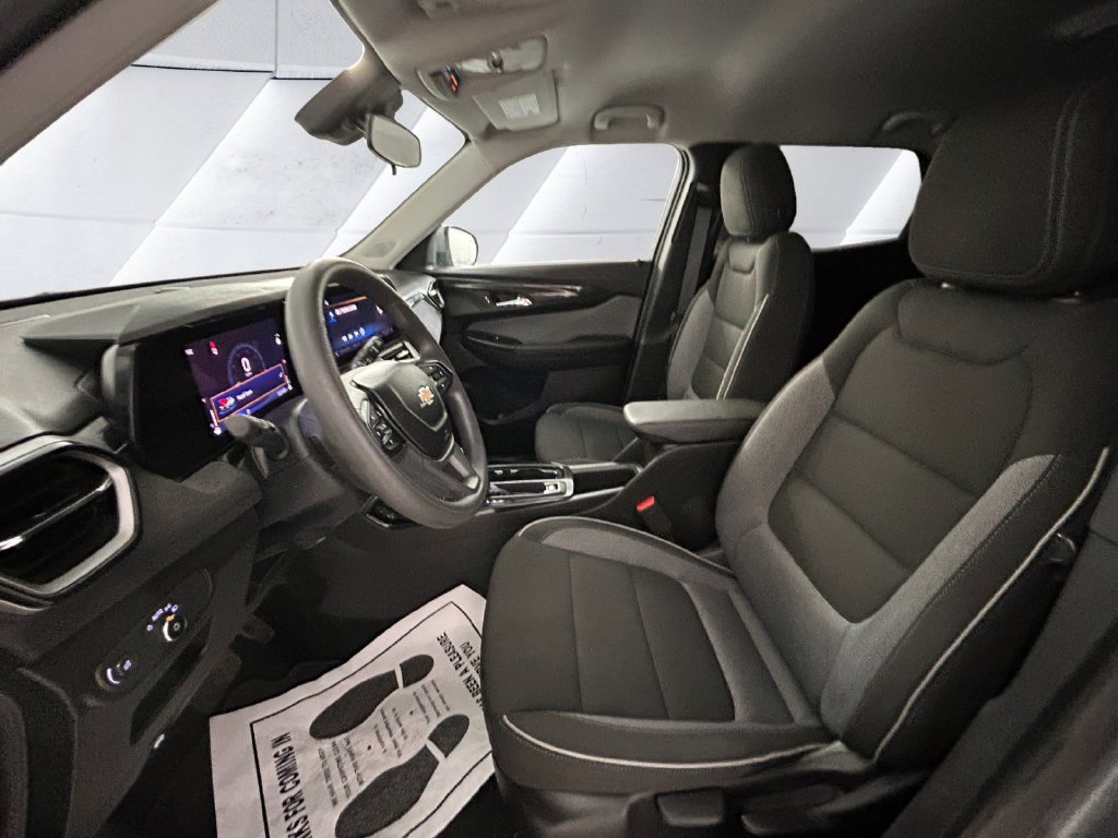 Used 2025 Gray Chevrolet LT image 7