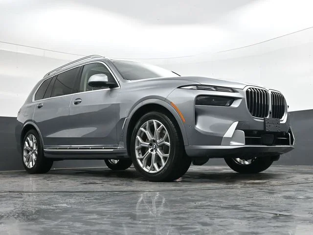 Used 2024 Gray BMW xDrive40i image 32