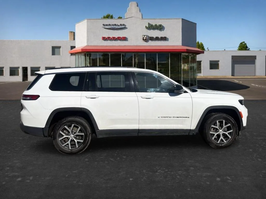 Used 2023 Bright White Clearcoat Jeep Limited image 5