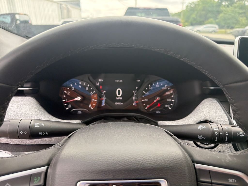 Used 2023 Silver Jeep Latitude Lux image 19
