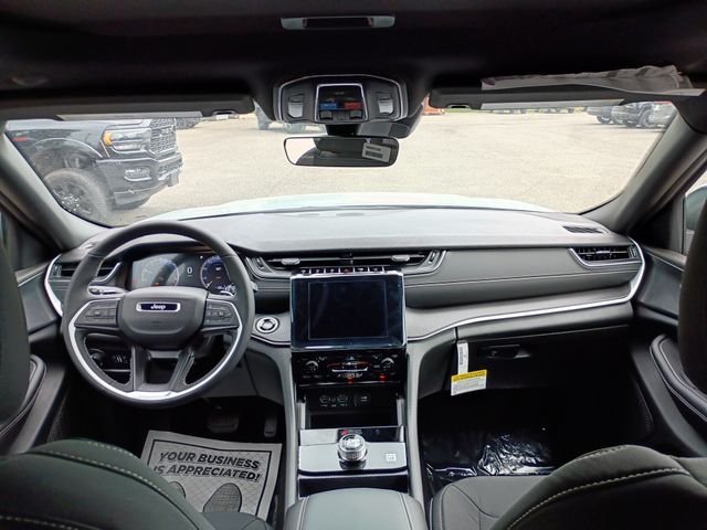 New 2026 Silver Zynith Exterior Paint Jeep Laredo X image 9