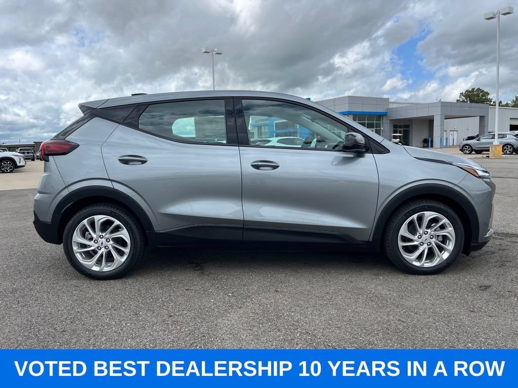 2027 Chevrolet Bolt LT - Photo 6