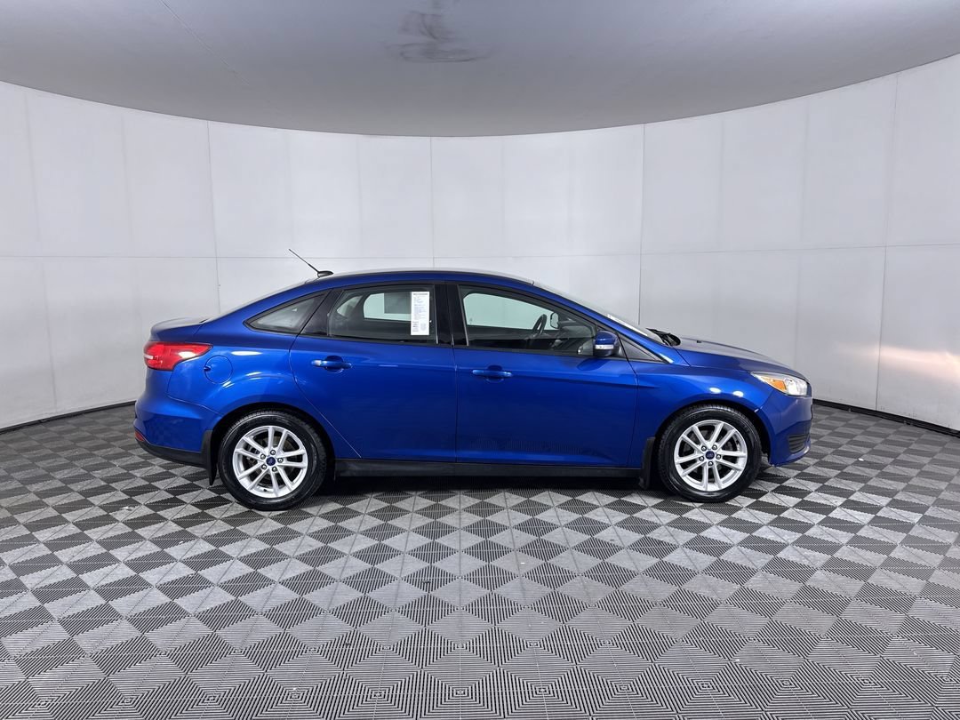 Used 2018 Blue Ford SE image 10