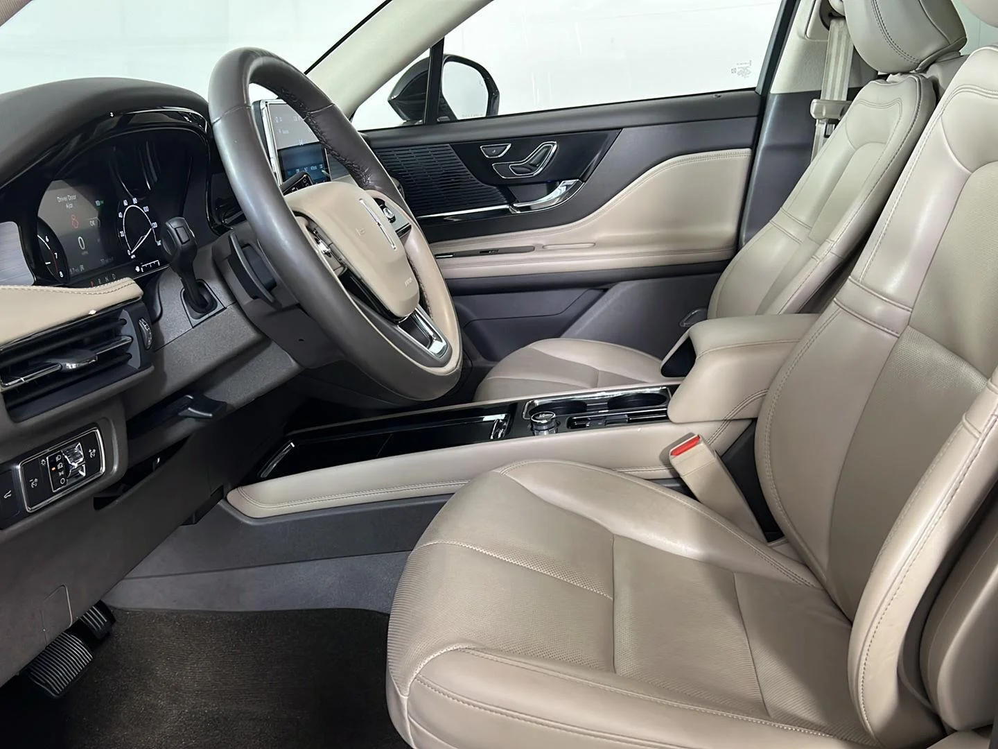 Used 2021 Iced Mocha Lincoln Standard image 2
