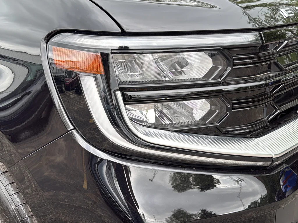 Used 2025 Black Ford Platinum image 30