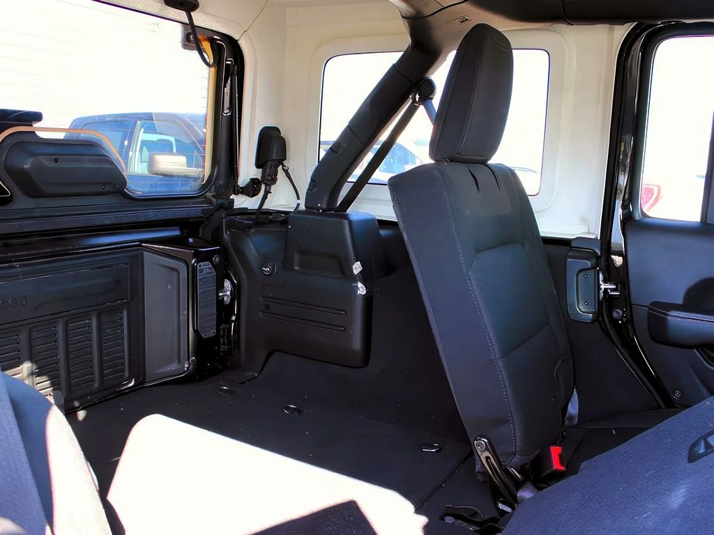 2023 Jeep Wrangler 4-Door Sahara - Photo 24