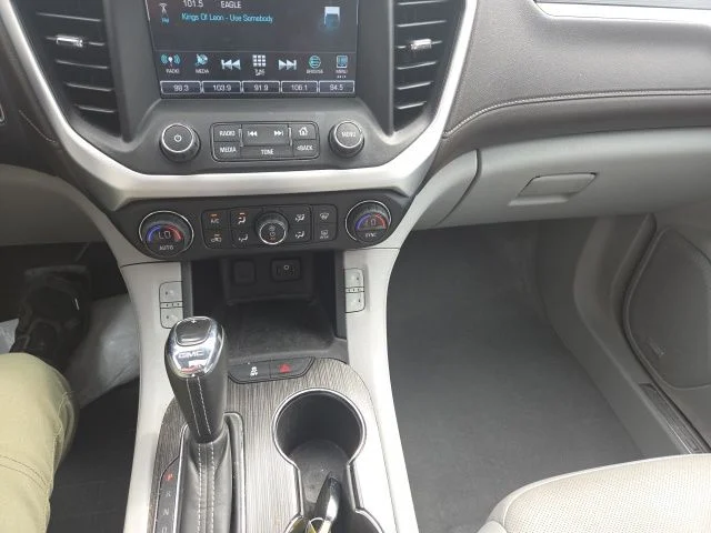 Used 2019 White GMC SLT-2 image 23