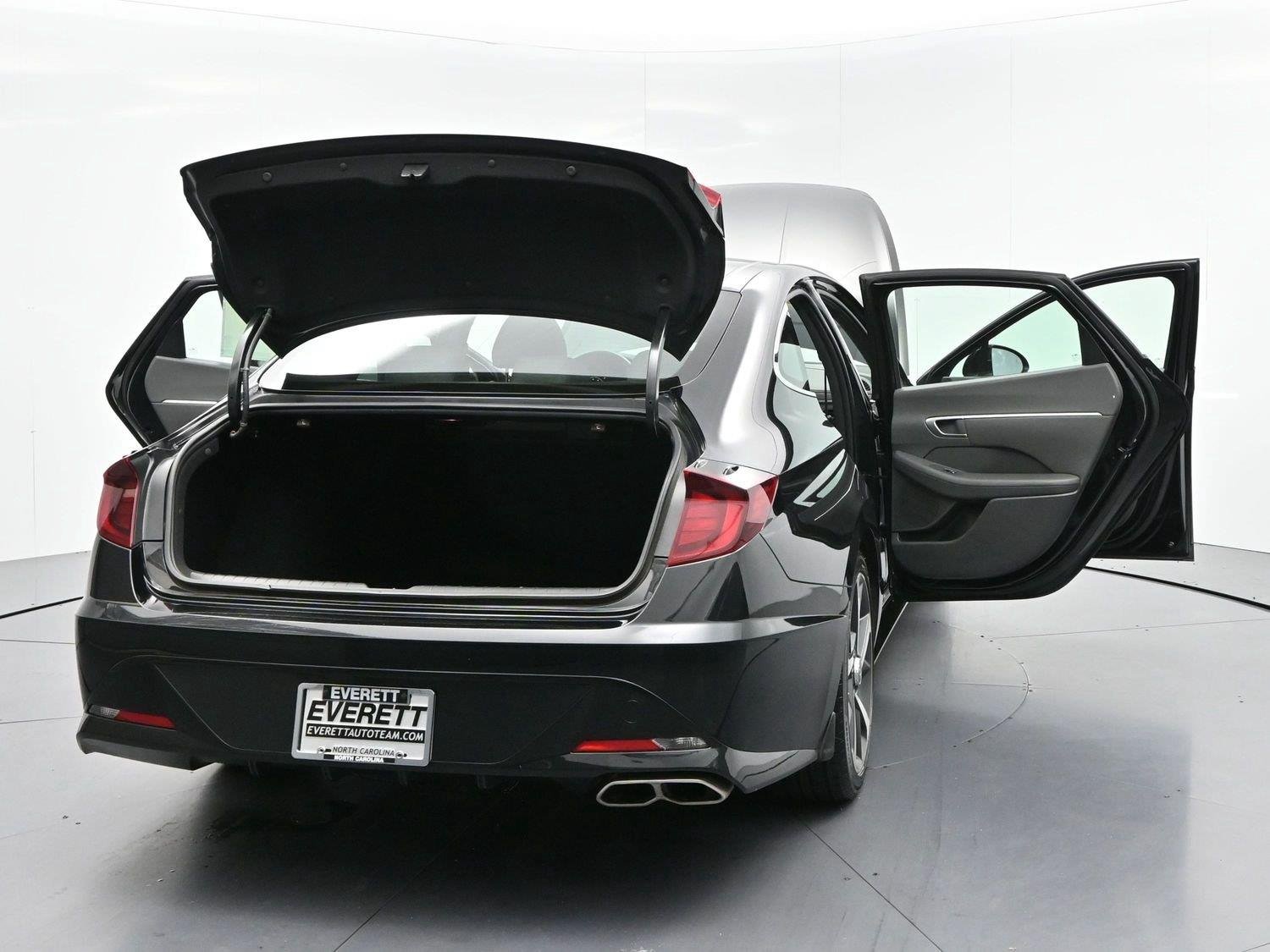 Used 2022 Phantom Black Hyundai SEL Plus image 43