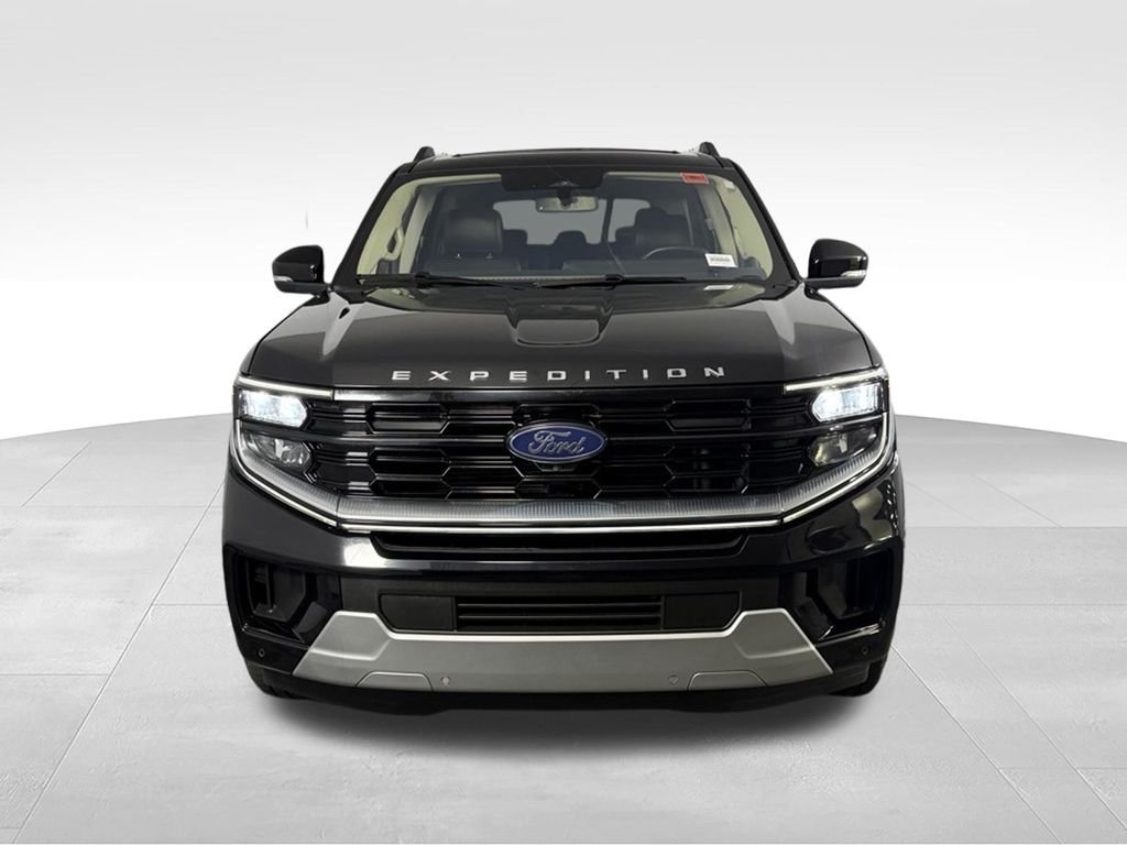 Used 2025 Black Metallic Ford Platinum image 5