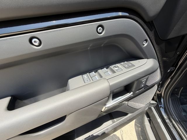New 2026 Santorini Black Land Rover X-Dynamic SE image 11