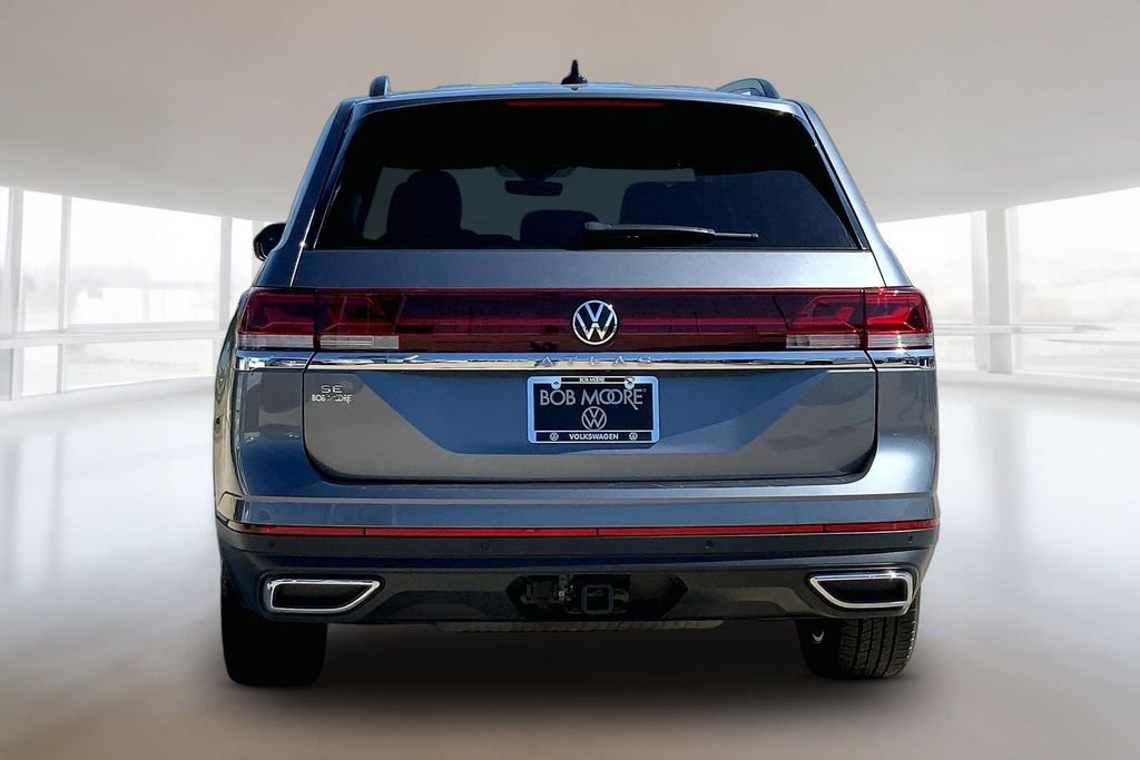 Used 2025 Silver Volkswagen 2.0T SE w/Technology image 4
