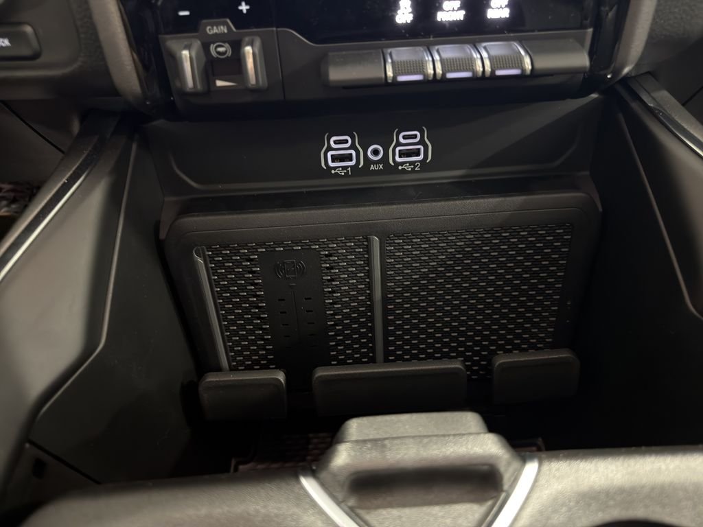 New 2026 Silver Zynith Exterior Paint RAM Laramie image 35