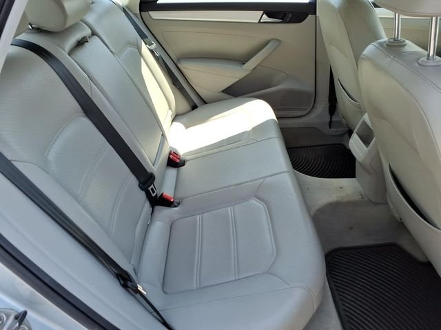 Used 2012 Silver Volkswagen 2.5 SE image 21