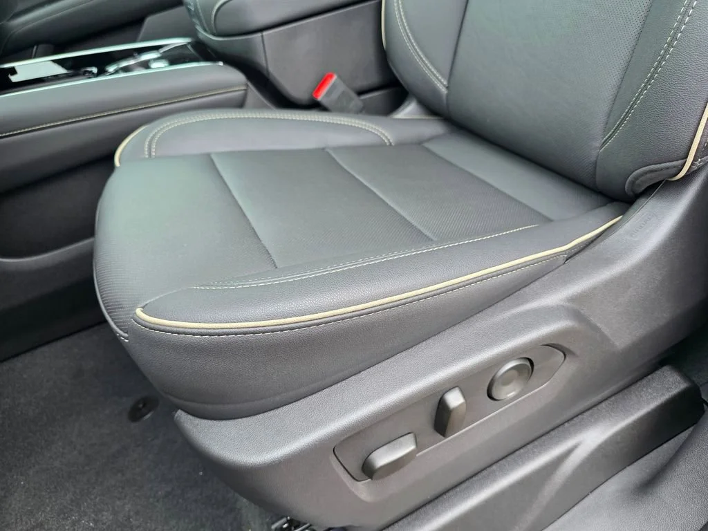 2025 Chevrolet Suburban Premier - Photo 11