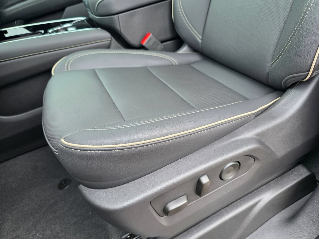 2025 Chevrolet Suburban Premier - Photo 11