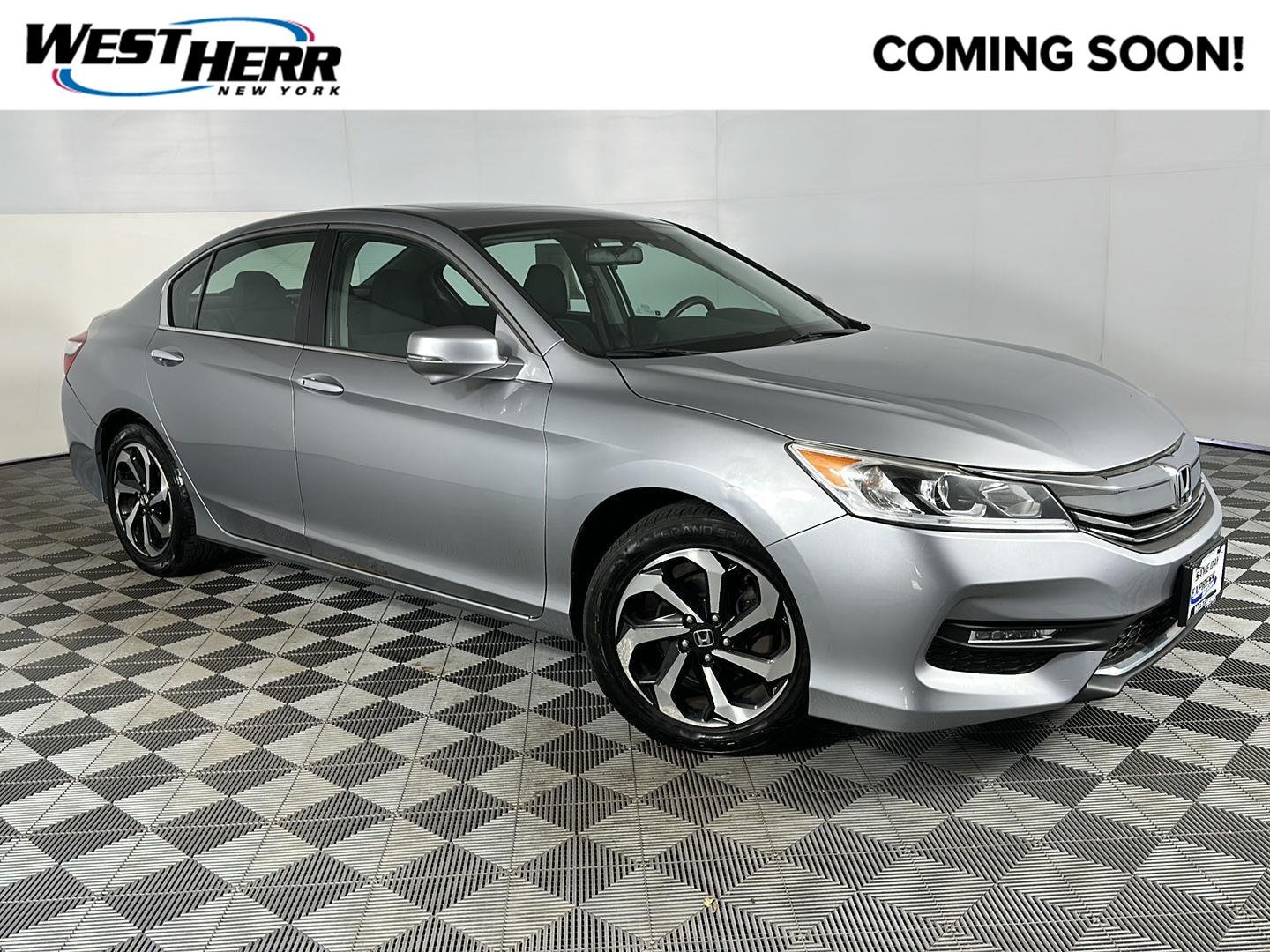 Used 2017 Lunar Silver Metallic Honda EX image 1