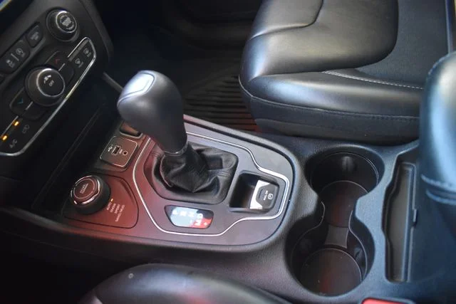 Used 2020 White Jeep Latitude image 32