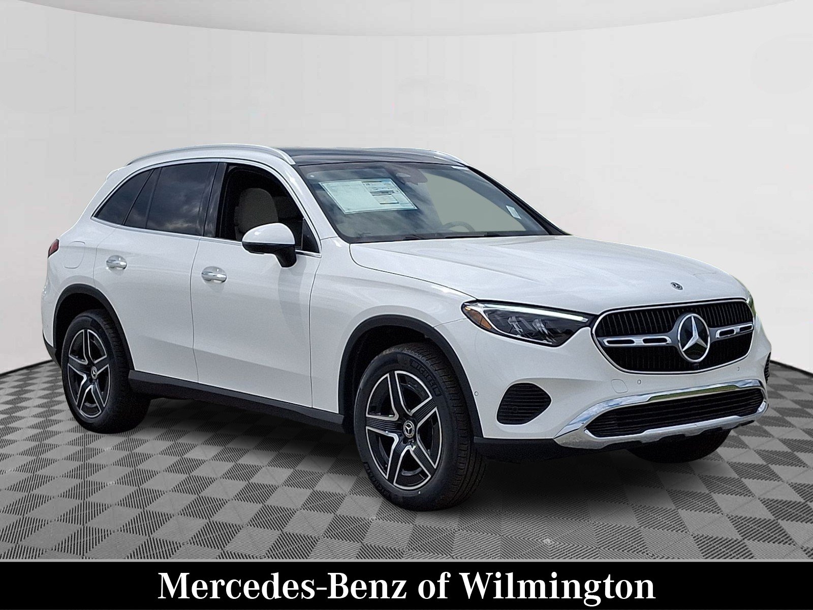New 2026 Polar White Mercedes-Benz GLC 300 image 1