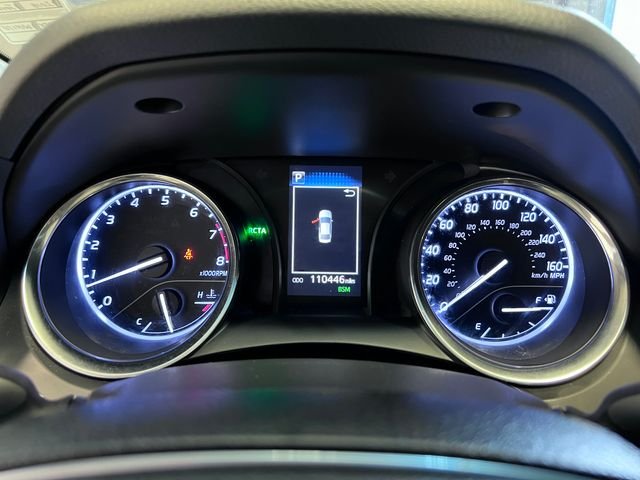 Used 2018 White Toyota LE image 22