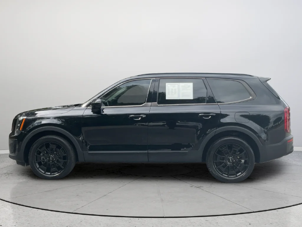Used 2022 Black Kia EX image 9