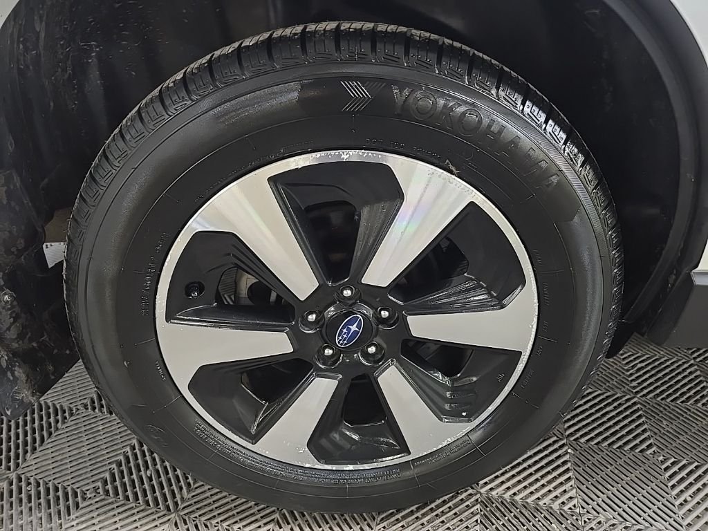 Used 2018 White Subaru 2.5i image 15