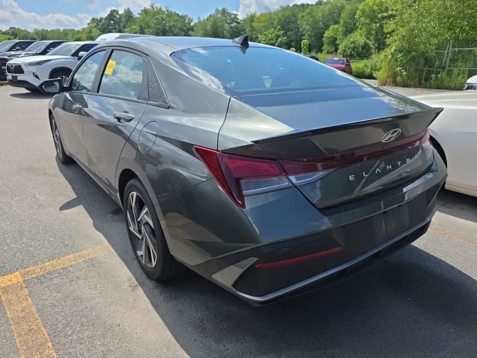 Used 2025 Gray Hyundai SEL Sport image 5