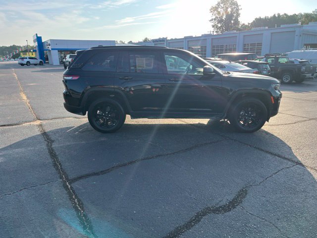 Used 2025 Black Jeep Altitude image 2