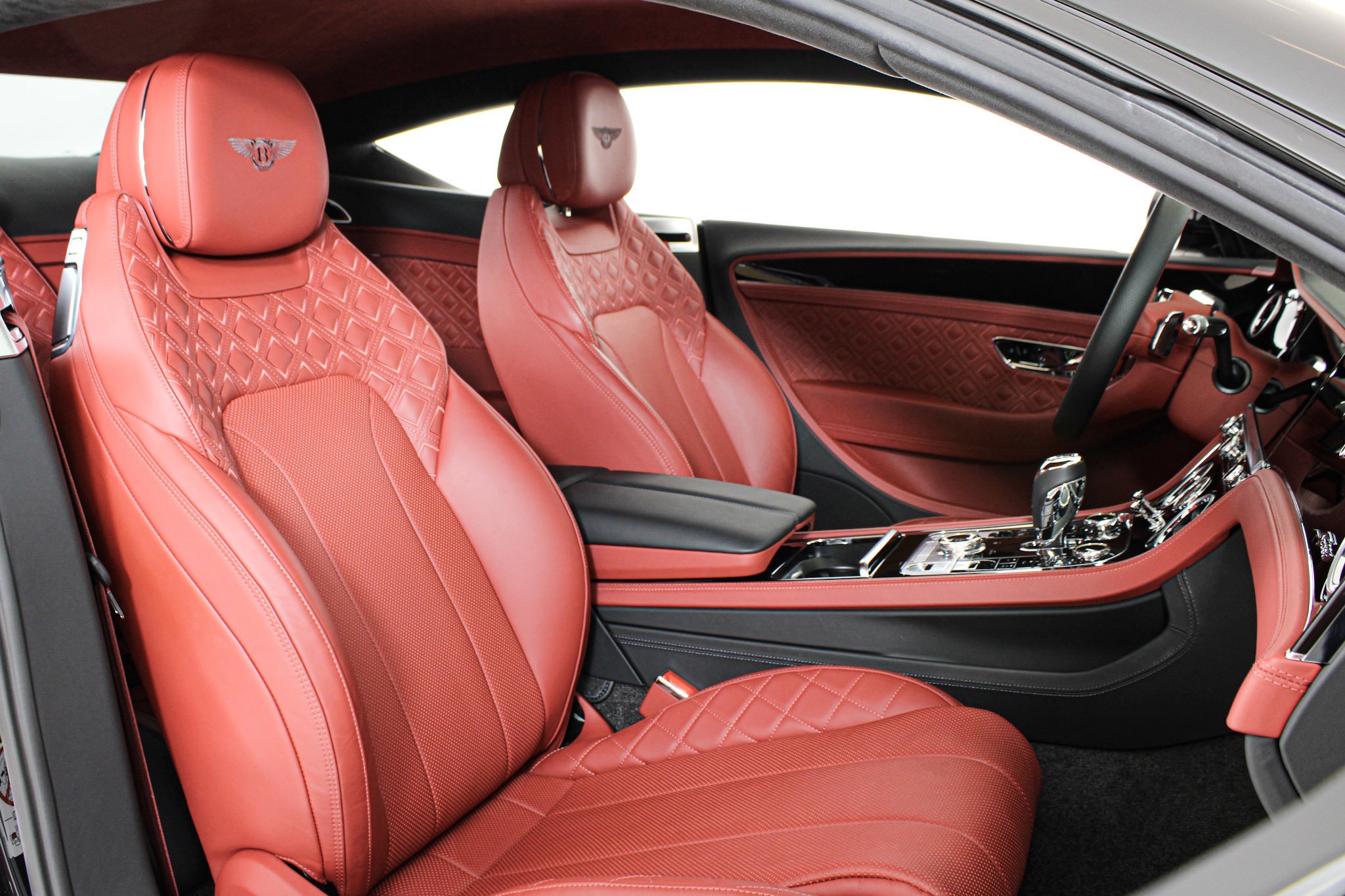 Used 2024 Black Bentley  image 25