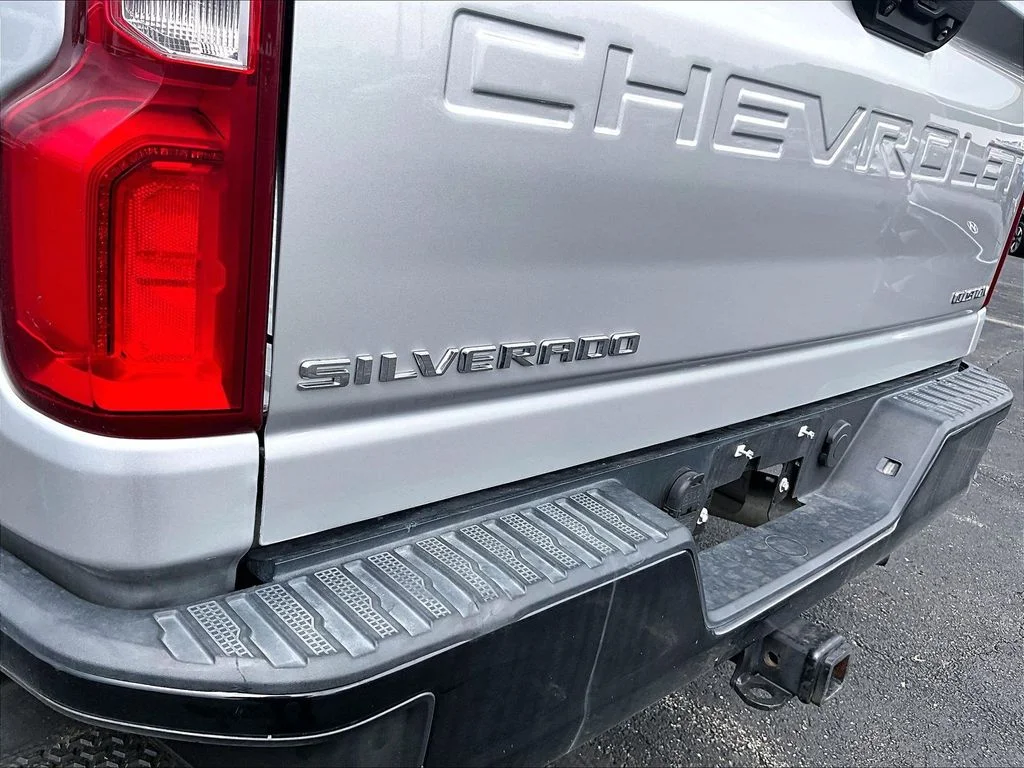 Used 2021 Silver Chevrolet Custom image 8