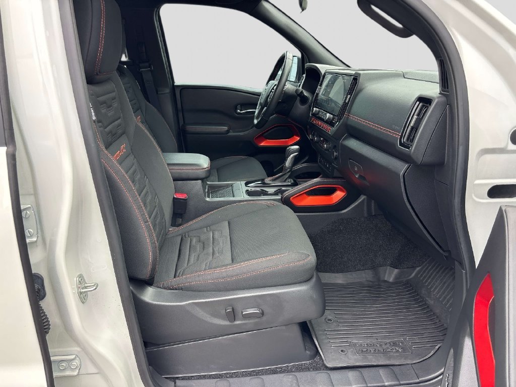 Used 2025 White Nissan PRO-4X image 18