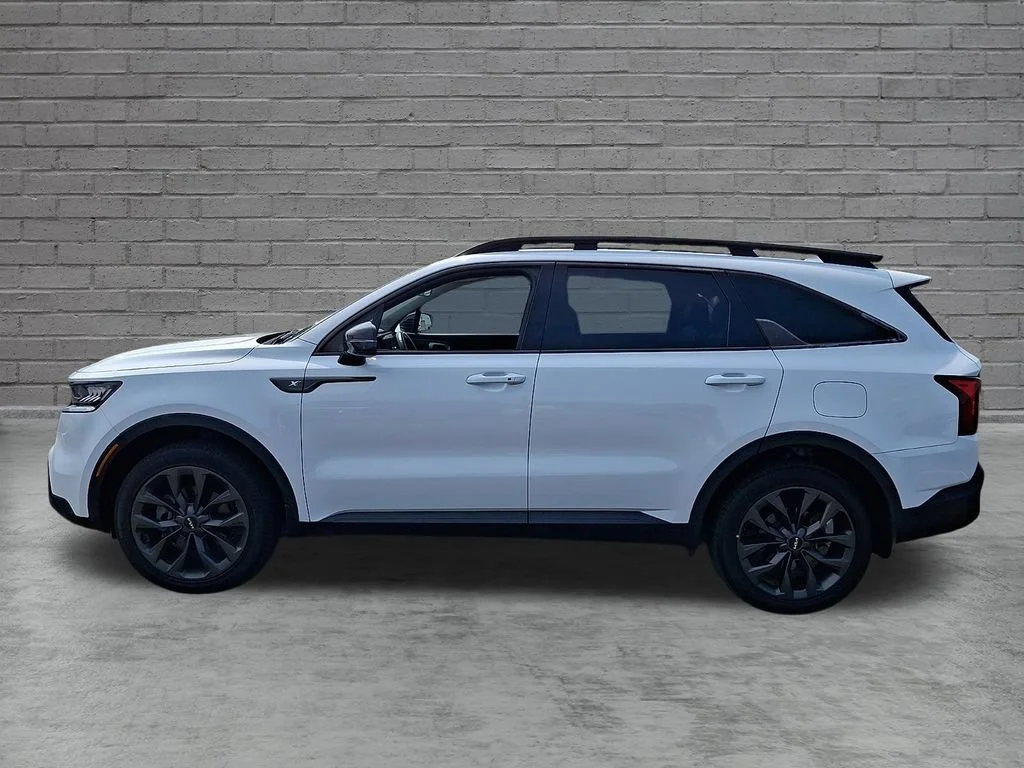 Used 2022 White Kia X-Line EX image 7