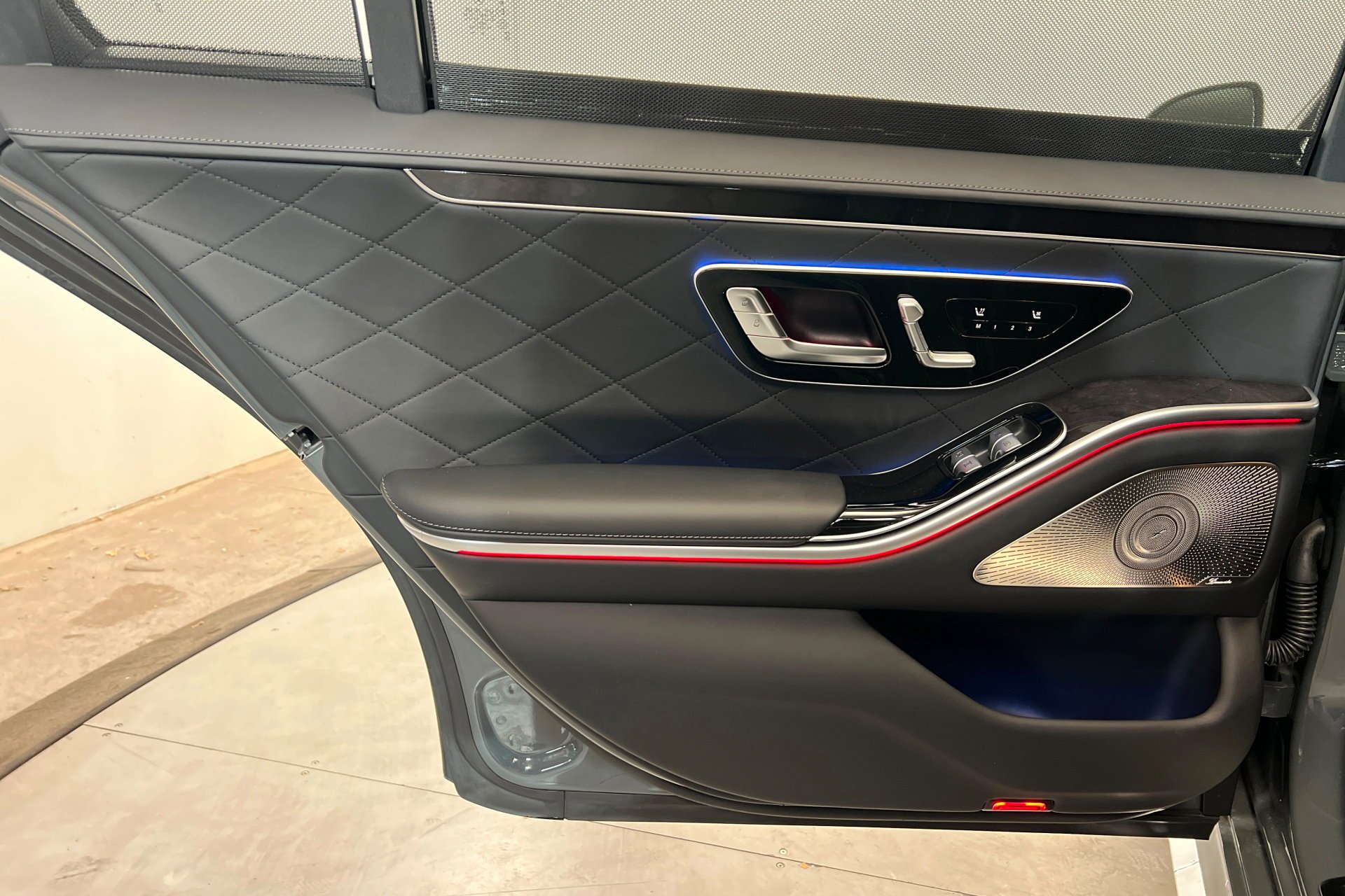 New 2026 MANUFAKTUR Silicon Grey Mercedes-Benz S 580 image 43